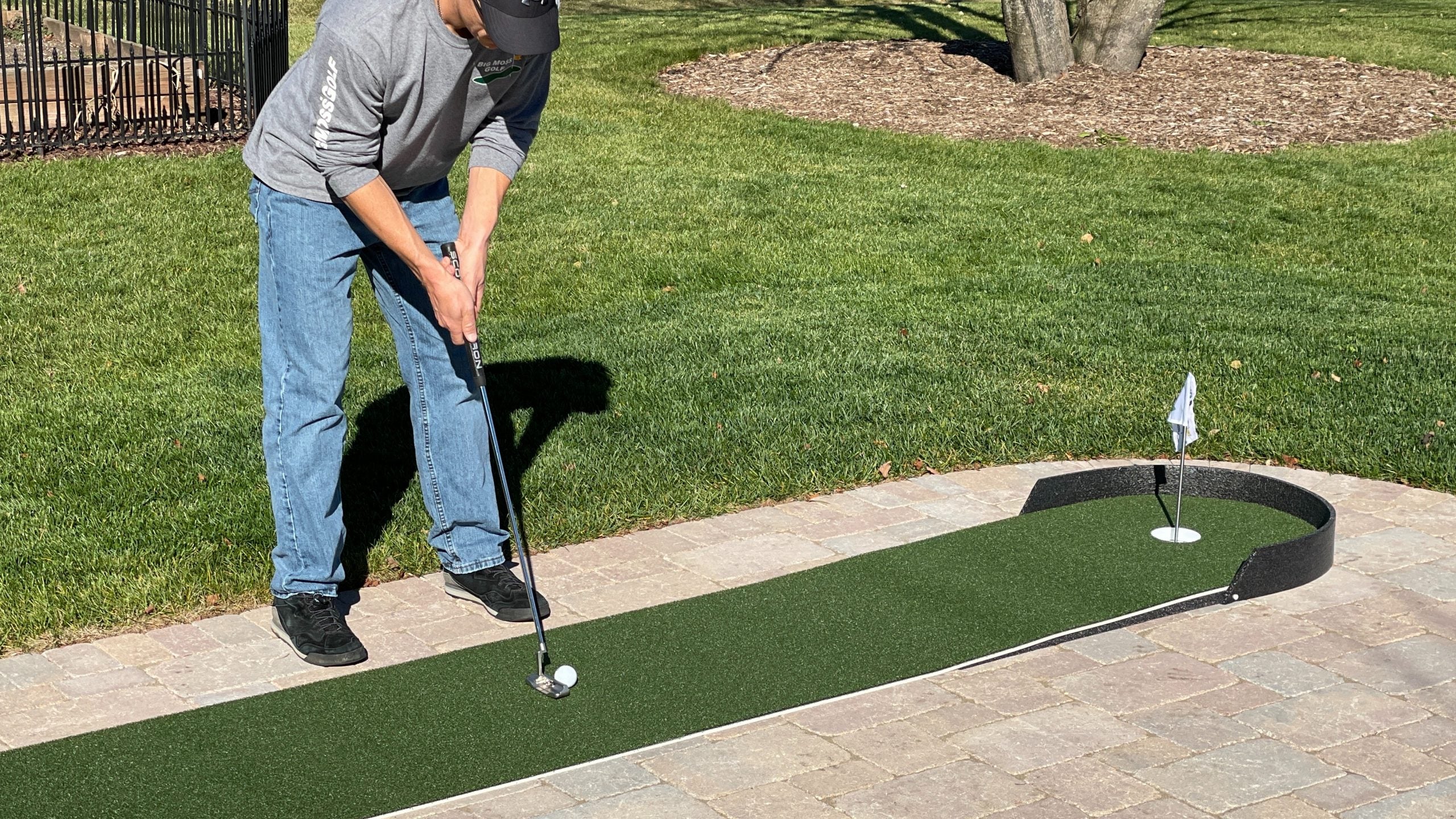 Big Moss Commander 1 level Stand Alone Putting Greens