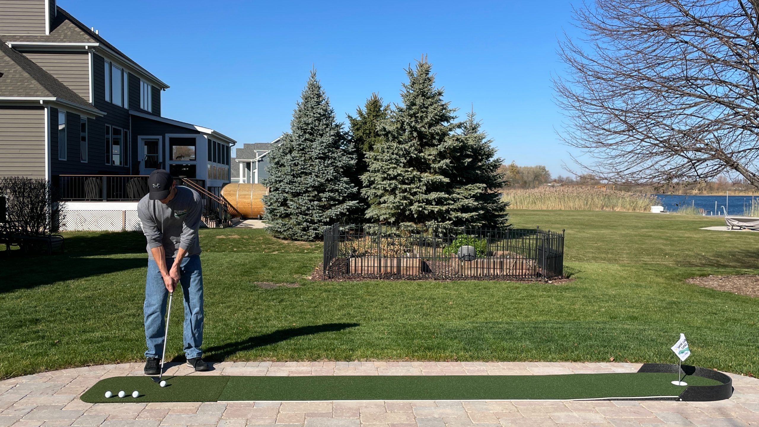 Big Moss Commander 1 level Stand Alone Putting Greens