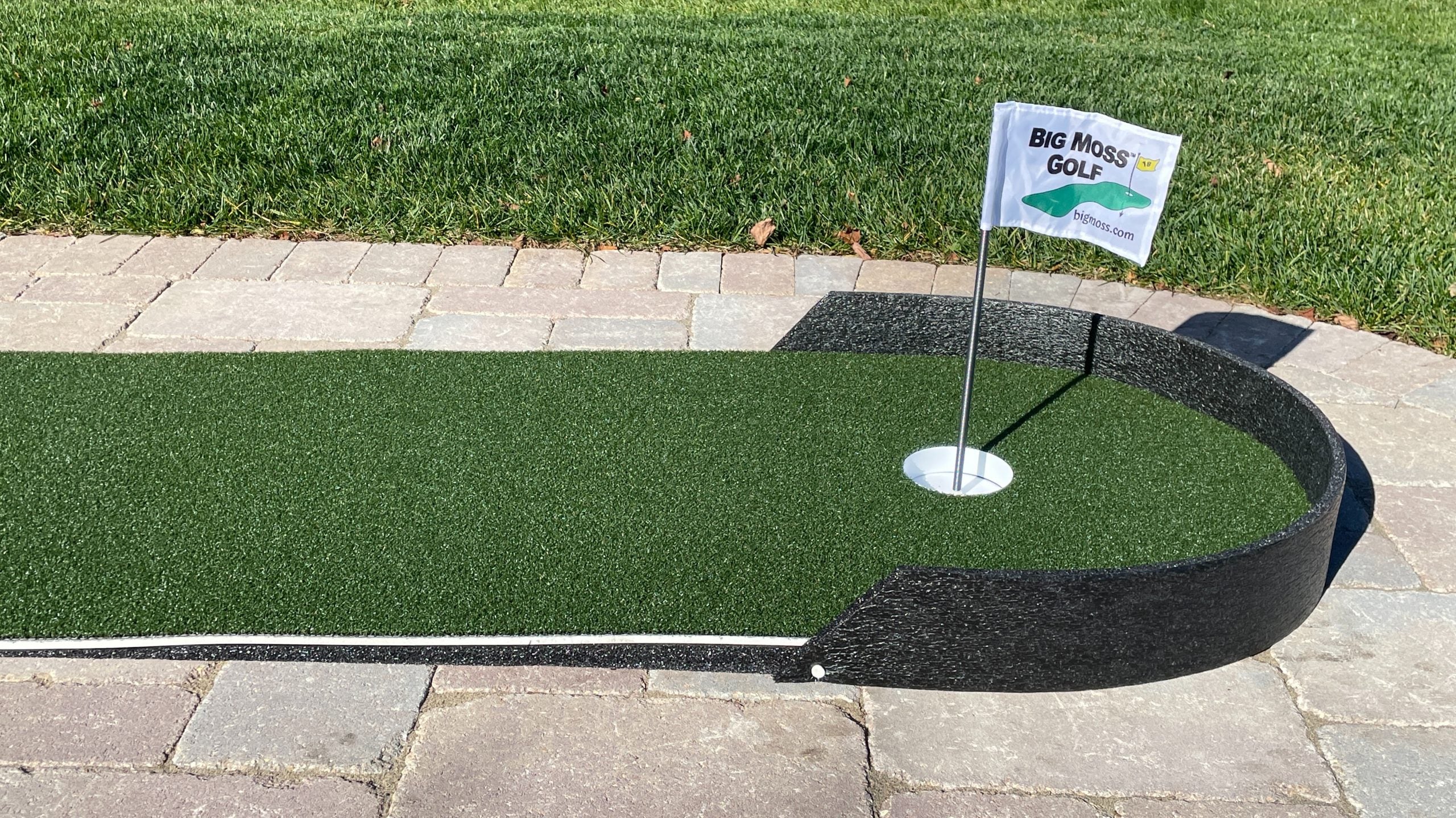 Big Moss Commander 1 level Stand Alone Putting Greens